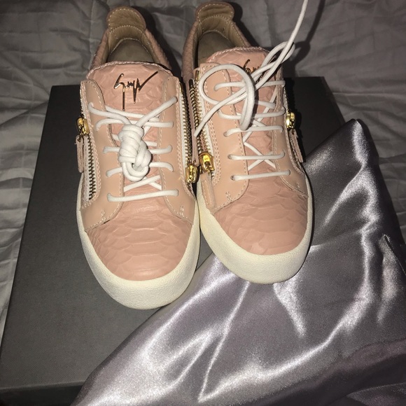 😍Giuseppe zanotti. Women snake skin sneakers... - Picture 5 of 7